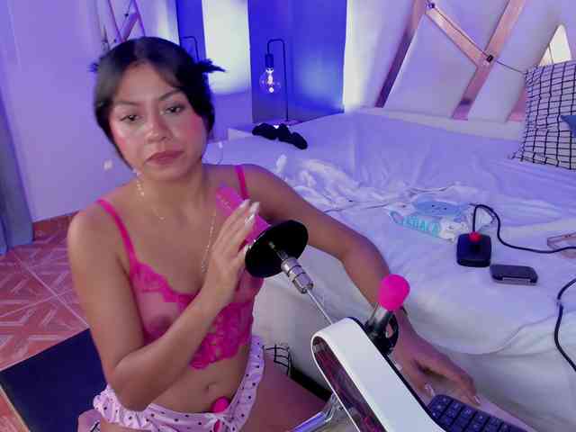 AngelSavagee webcam