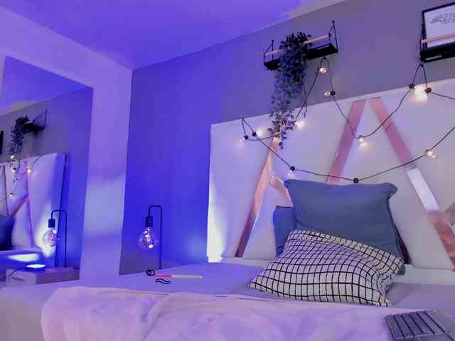 AngelSavagee webcam