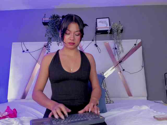 AngelSavagee webcam