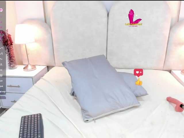 EmmaRogers live cam on BongaCams