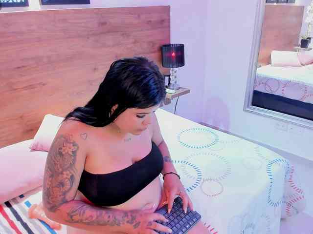 KARLA-NAUGHTY webcam