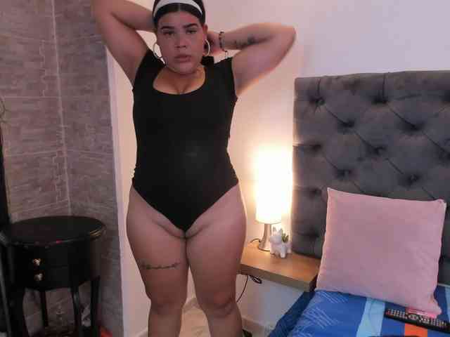 KARLA-NAUGHTY webcam