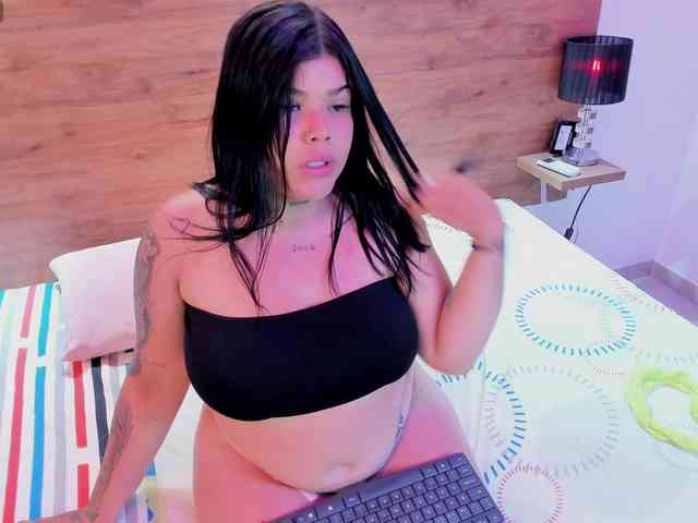 KARLA-NAUGHTY webcam