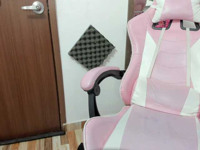 connyblonde live cam on BongaCams