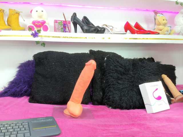 connyblonde live cam on BongaCams