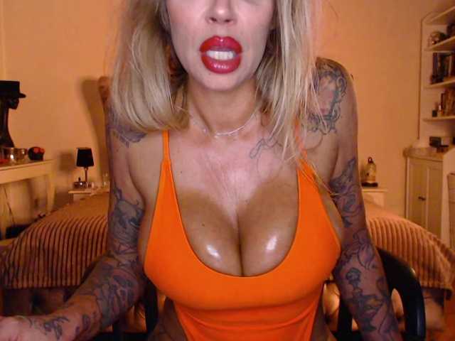 desireSADIE, en directo ahora en BongaCams