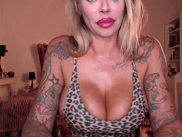 desireSADIE live cam on BongaCams