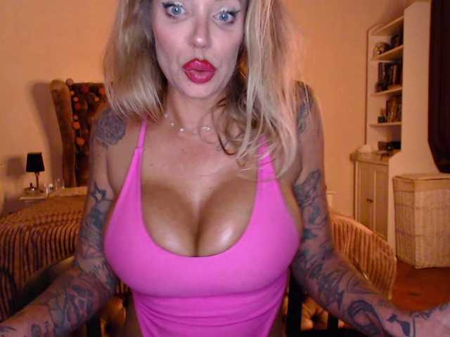 desireSADIE en vivo en BongaCams