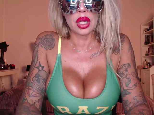 desireSADIE webcam
