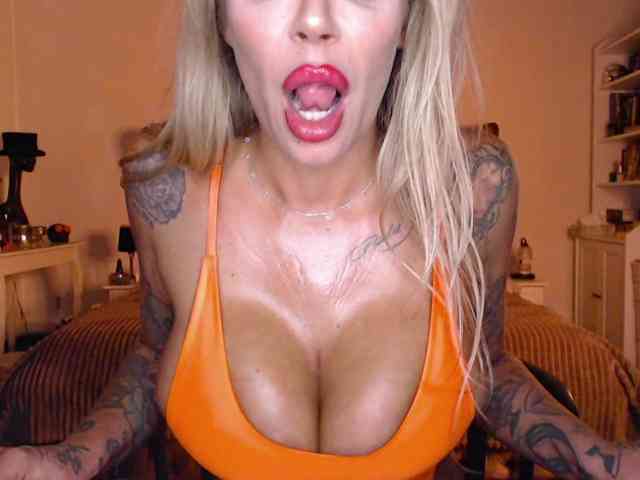 desireSADIE webcam