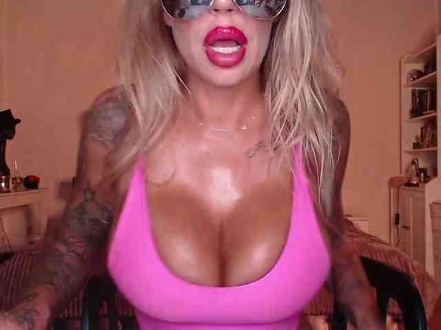 desireSADIE webcam