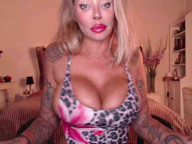 desireSADIE webcam