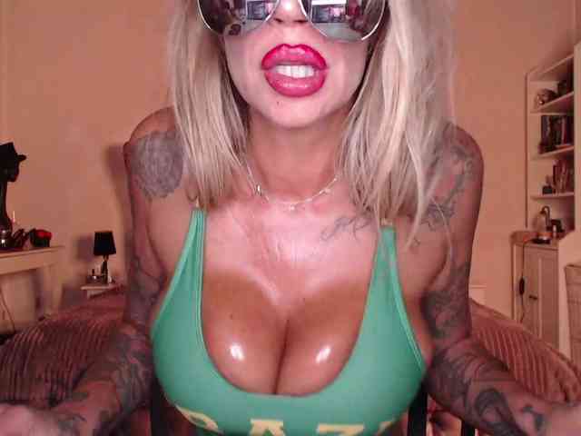 desireSADIE webcam