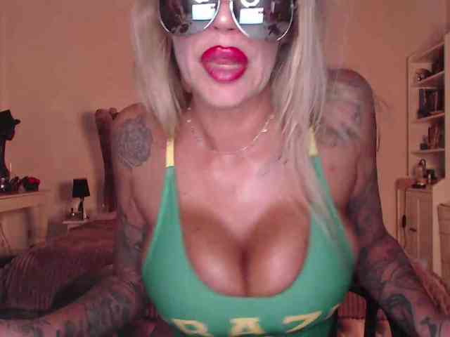 desireSADIE webcam