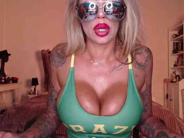 desireSADIE webcam
