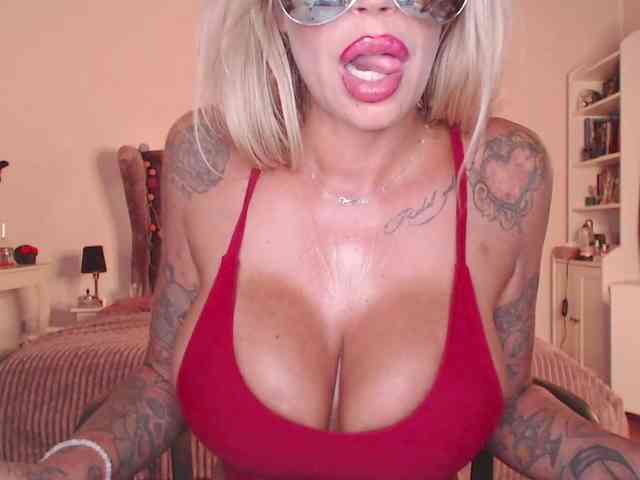 desireSADIE webcam
