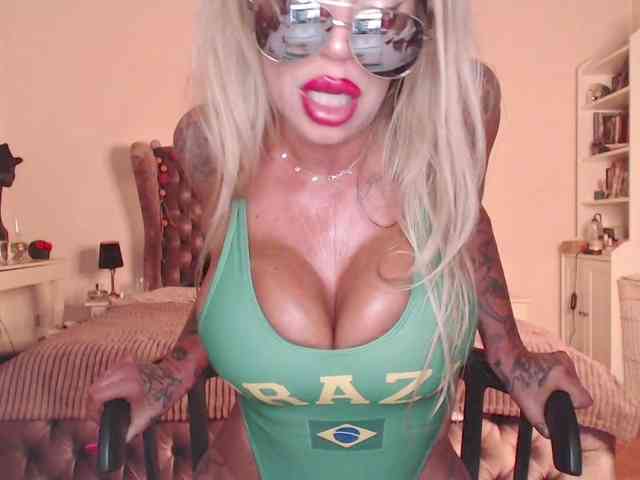 desireSADIE webcam