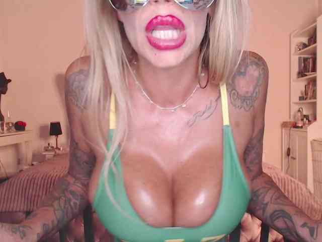 desireSADIE webcam