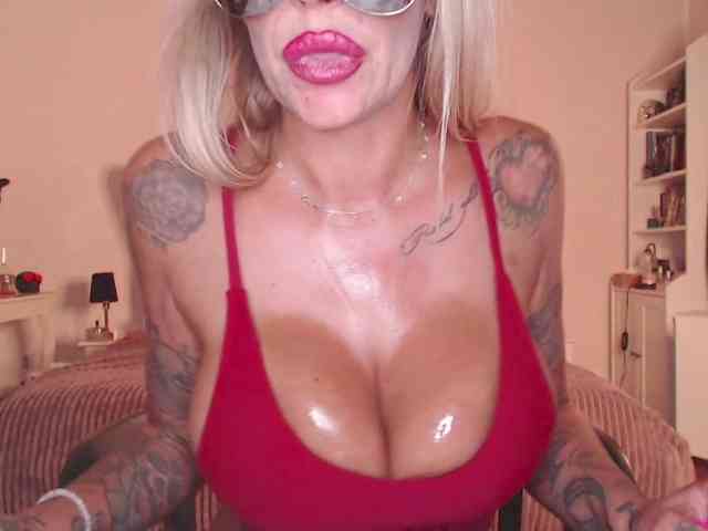 desireSADIE webcam