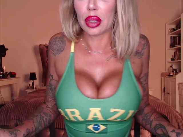 desireSADIE webcam