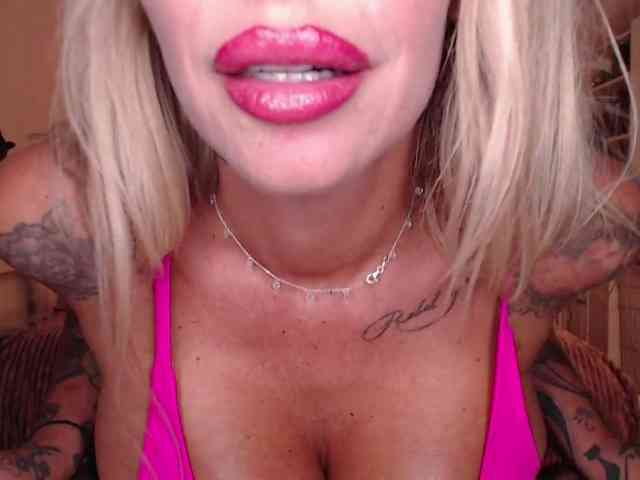 desireSADIE webcam