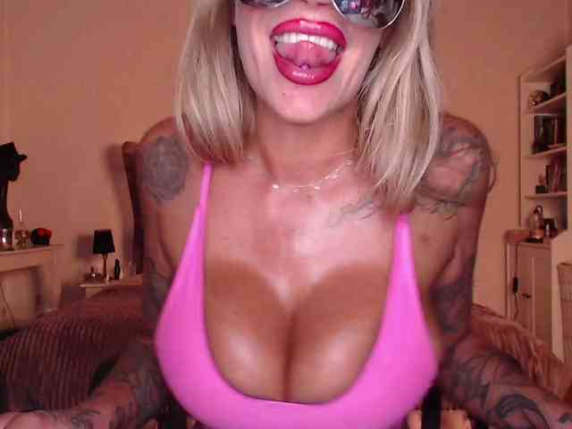 desireSADIE webcam