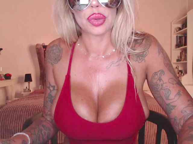 desireSADIE webcam