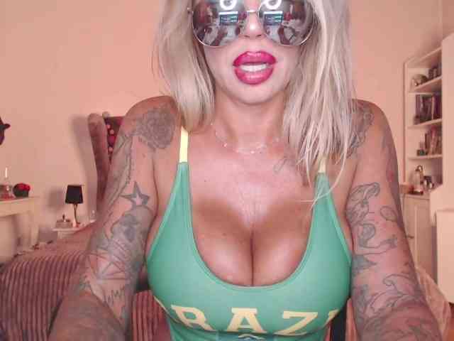 desireSADIE webcam