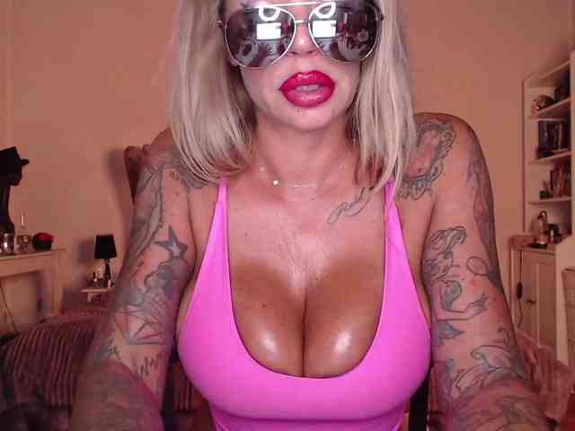 desireSADIE webcam