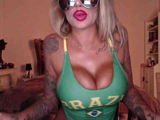 desireSADIE webcam