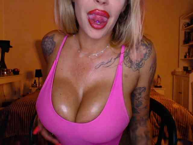 desireSADIE webcam