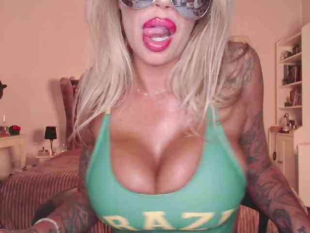 desireSADIE webcam