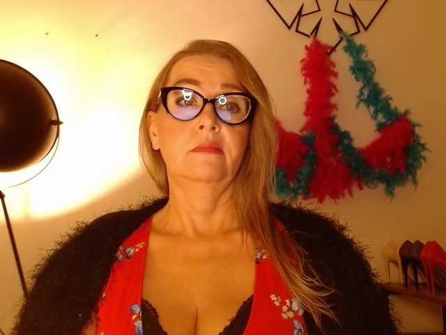 perfectLEA live cam on BongaCams