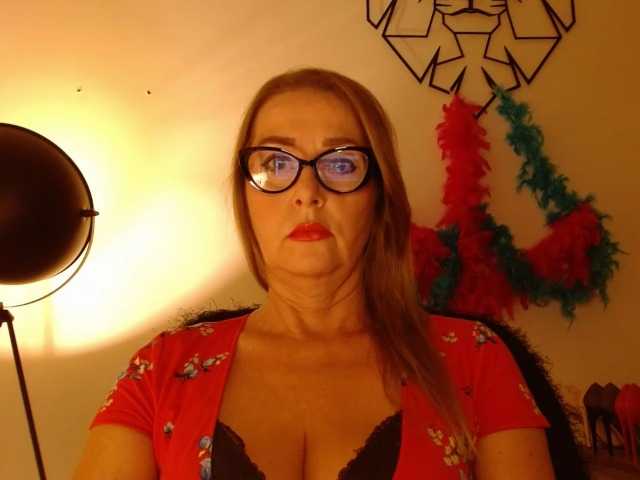 perfectLEA live cam on BongaCams