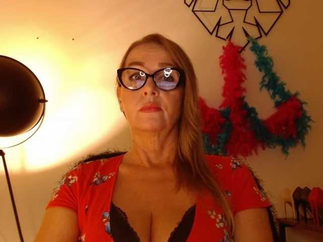 perfectLEA live cam on BongaCams