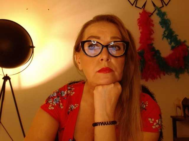 perfectLEA live cam on BongaCams