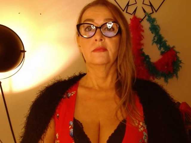 perfectLEA live cam on BongaCams