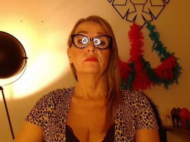 perfectLEA live cam on BongaCams