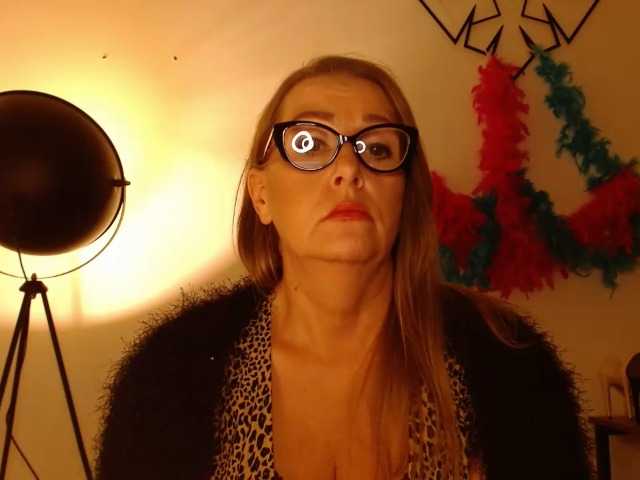 perfectLEA live cam on BongaCams