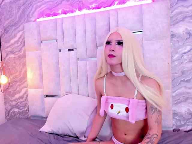 SandieLuxx Sex Cam Show