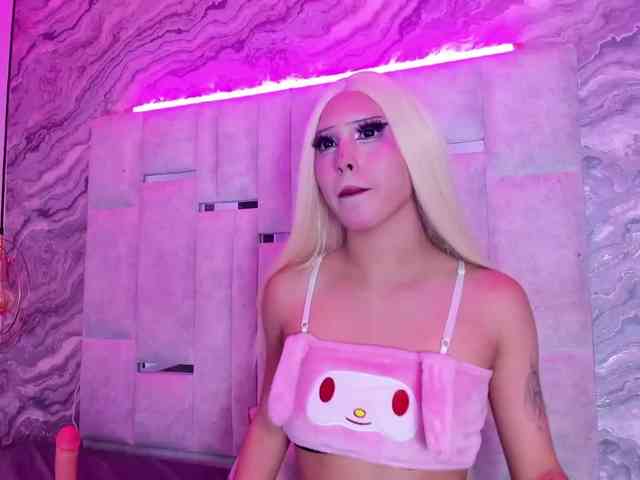 SandieLuxx Sex Cam Show