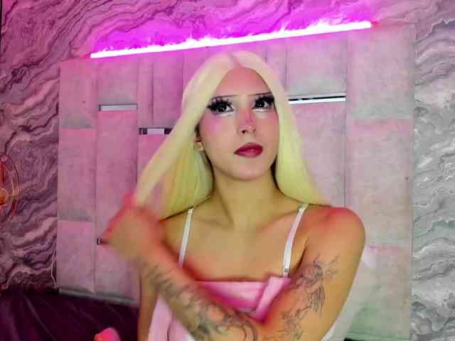 SandieLuxx Sex Cam Show