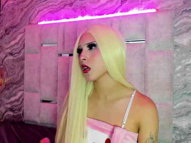 SandieLuxx Sex Cam Show