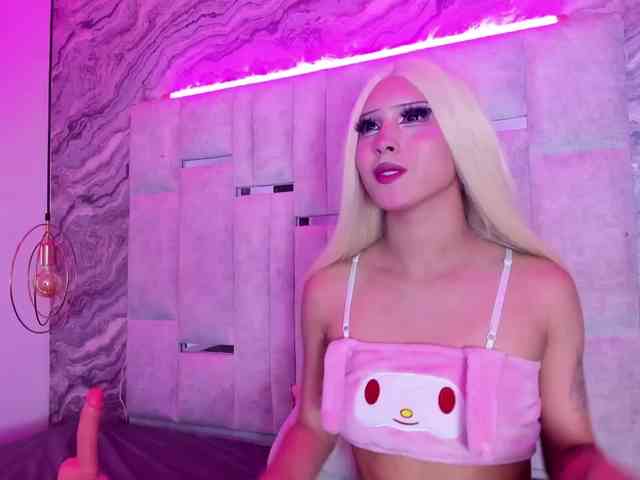 SandieLuxx Sex Cam Show
