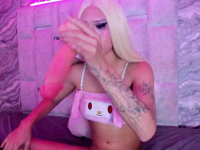 SandieLuxx Sex Cam Show