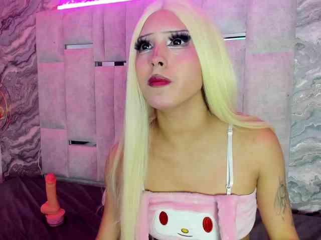 SandieLuxx Sex Cam Show