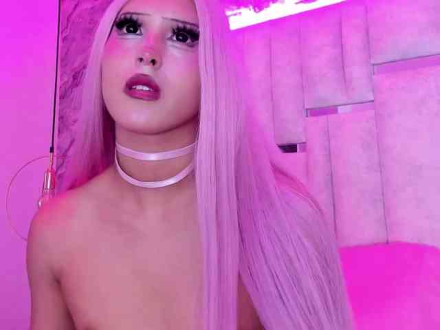 SandieLuxx Sex Cam Show