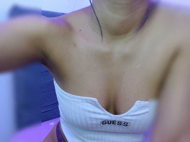 Julirosee live cam on BongaCams