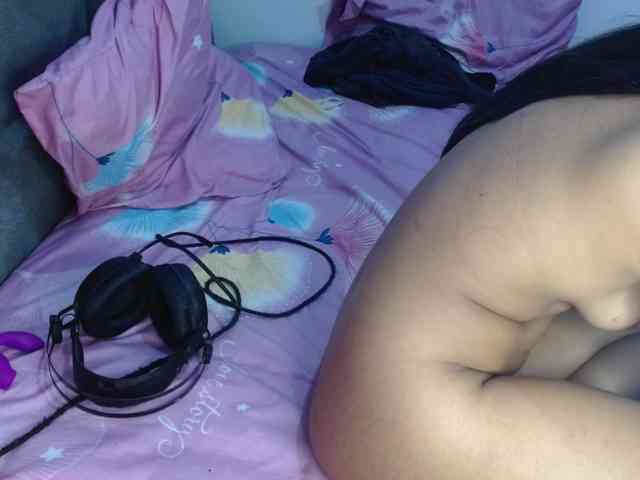 Julirosee's cam show statistics and live stream