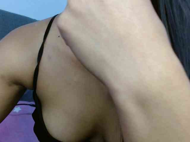 Julirosee's cam show statistics and live stream